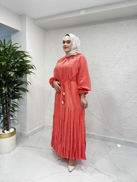 CEREMONY 5789 YAKASI FIR FIR VE BÜZGÜ DETAYLI UCU KRAŞLI CUPRA ELBİSE MERCAN