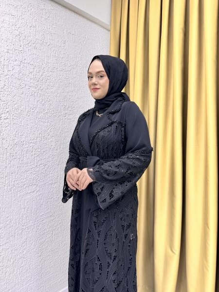ETRUCCI 6246 ÖN YAKA EL İŞLEME DETAYLI İÇLİKLİ DANTEL ABAYA SİYAH