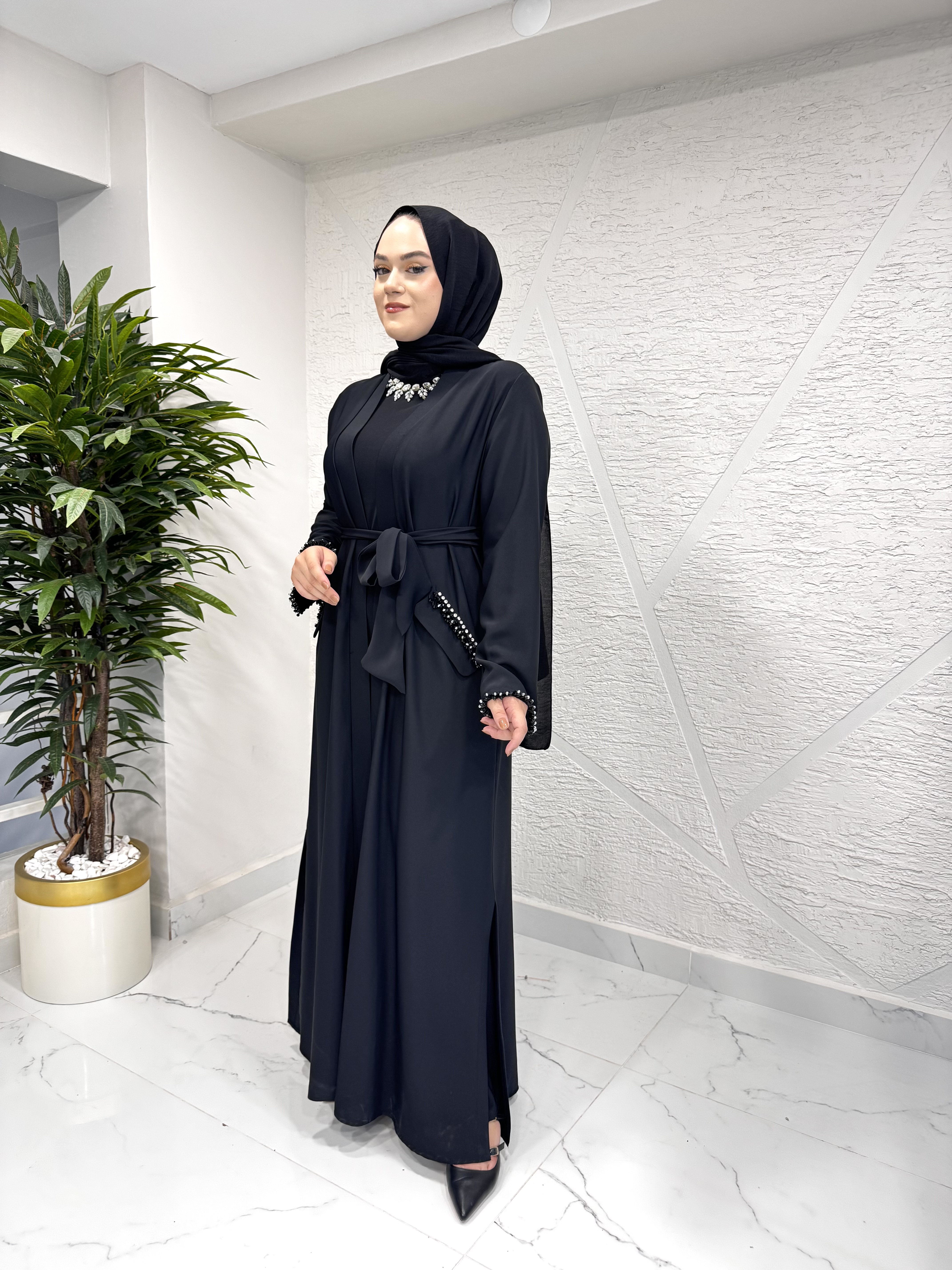 ETRUCCI 6215 KOL UCU VE CEP KENARLARINDA TAŞ İŞLEMELİ ABAYA SİYAH